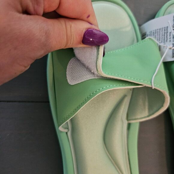 NWT Memory Foam Women's Green Flip Flop Velcro Strap Sandals Size 9-10 - Picture 3 of 5